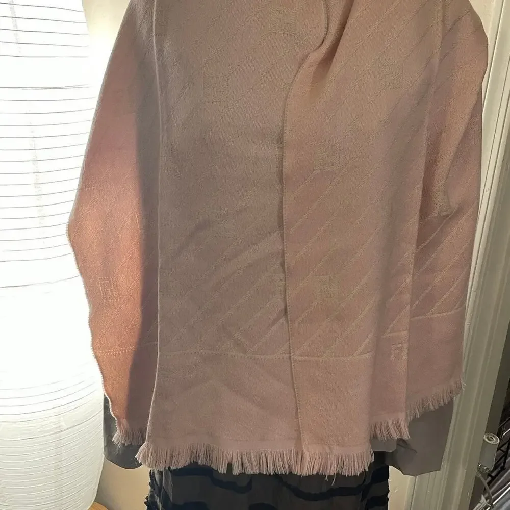 Fendi 100% wool pale pink scarf